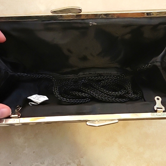 Kiss Lock Clutch - Picture 3 of 3